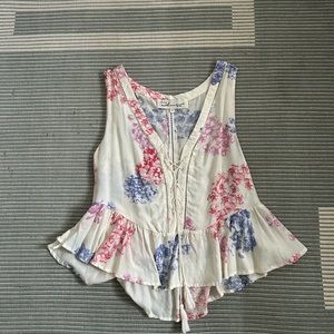 Vintage Havana top. Cream colored w/ floral print. Lace up/tie in the front.